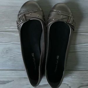 Women’s Grey Flats